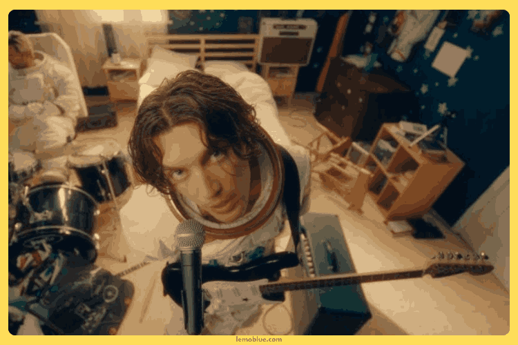 makna lagu XXL LANY berpusat pada nostalgia