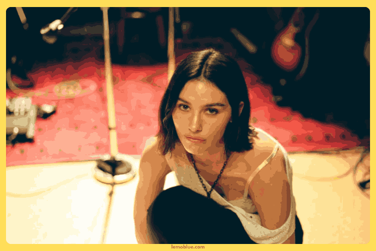 Lagu Gracie Abrams Buat Momen Galau