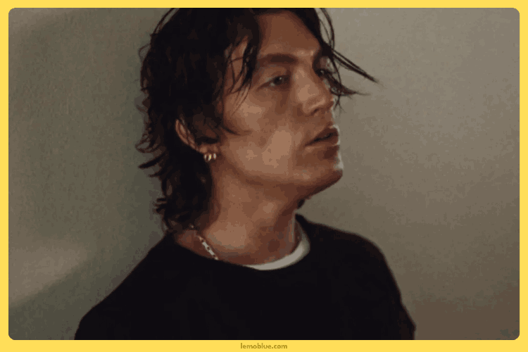 arti Lirik Lagu Know You Naked LANY 