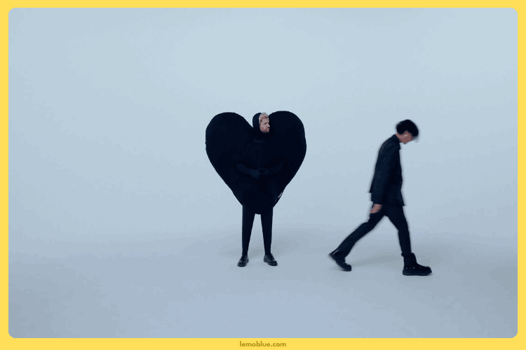 simbol dan makna lagu XXL LANY