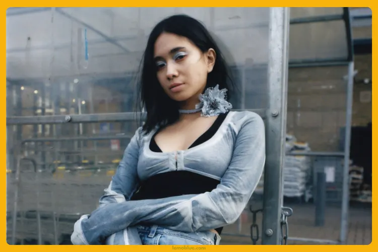 pesan dan Makna lagu NIKI Take A Chance With Me 