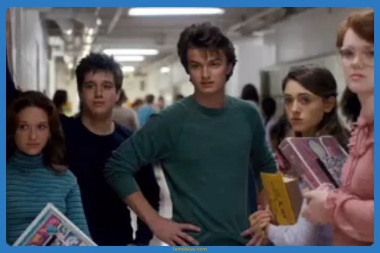 Stranger Things Season 1 juga ngasih fokus ke drama remaja Hawkins