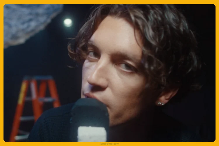 Lirik Love At First Fight LANY