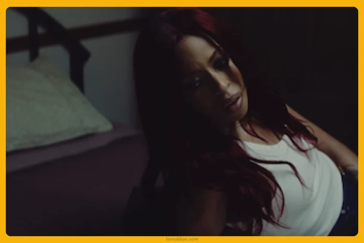 Love Me Not Ravyn Lenae makna