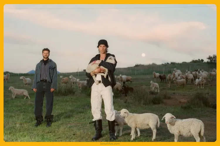 Lagu Stuck LANY tentang apa