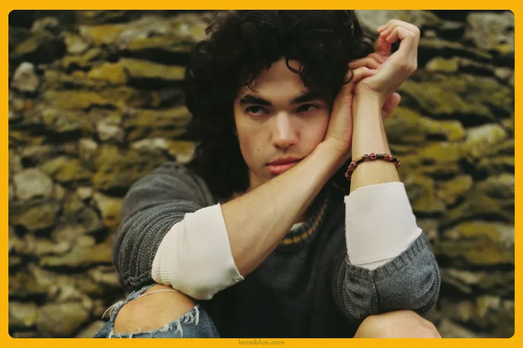 Connell Conan Gray makna