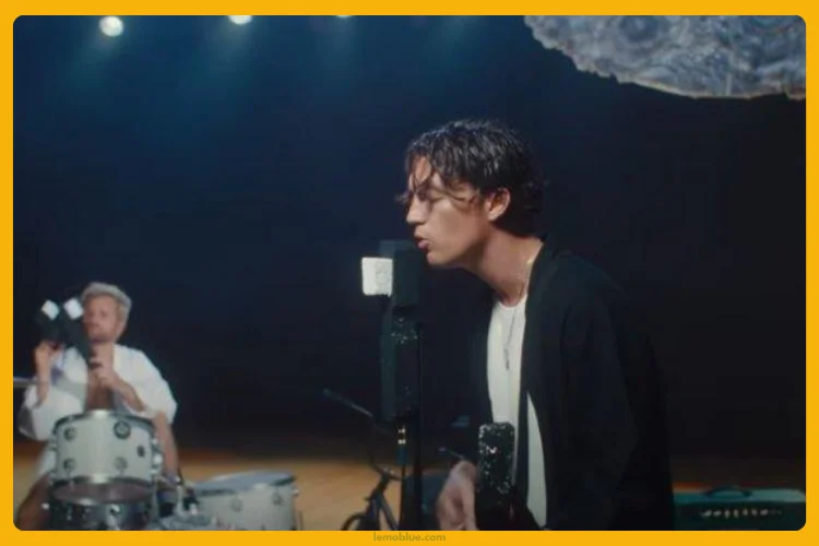 arti lagu Love At First Fight LANY