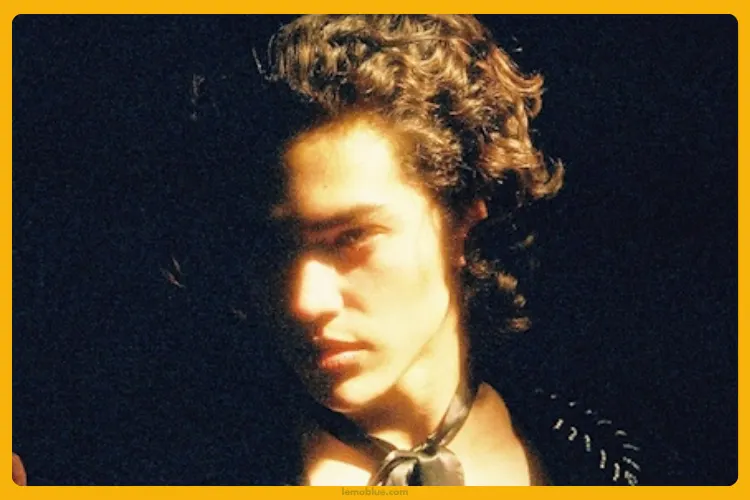 Makna lirik Lagu Conan Gray Astronomy