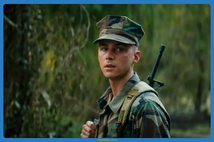 Cameron Cope pemeran di boots 