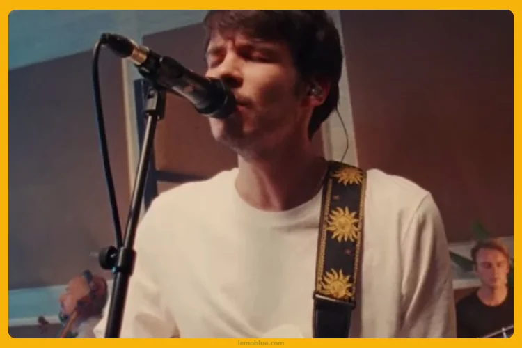 Pluto Projector Rex Orange County arti lagu