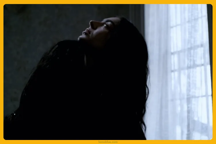 House Charli XCX ft. John Cale makna