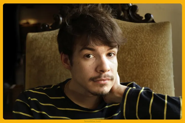 Pluto Projector Rex Orange County makna