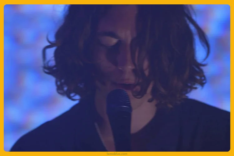 Walk Away LANY makna