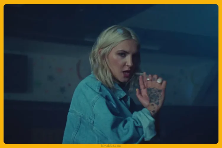 okay LANY dan Julia Michaels makna