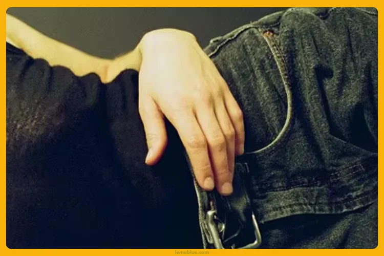 arti Lagu Not a lot just forever Adrianne Lenker 