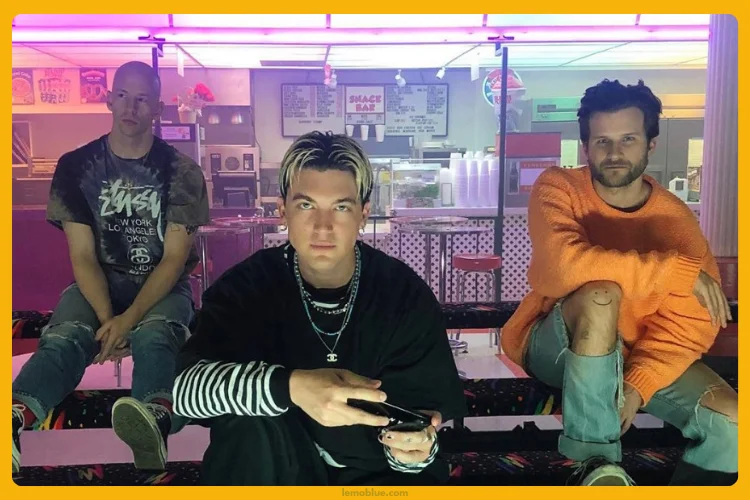 okay LANY dan Julia Michaels