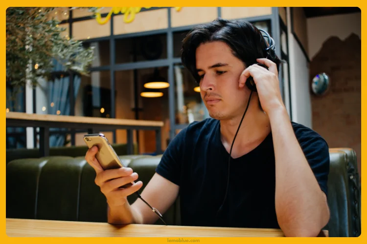 perbedaan pengertian Soundtrack dan pengertian score